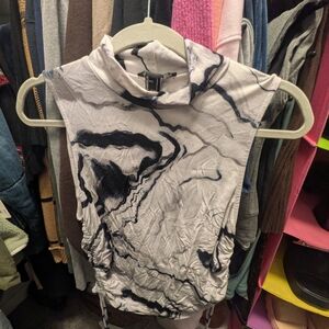 *Forever 21 Blue and White Abstract Print Sleeveless Blouse